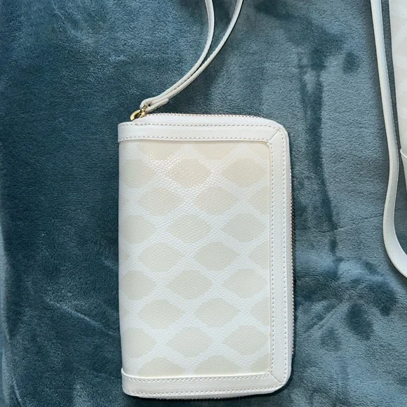 Vera Bradley white leather purse & matching wristlet - Picture 3 of 11